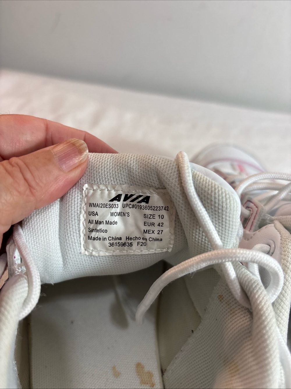 Avia Women's White Sneakers with Pink & Purple Trim. 9/4 - Picture 9 of 10